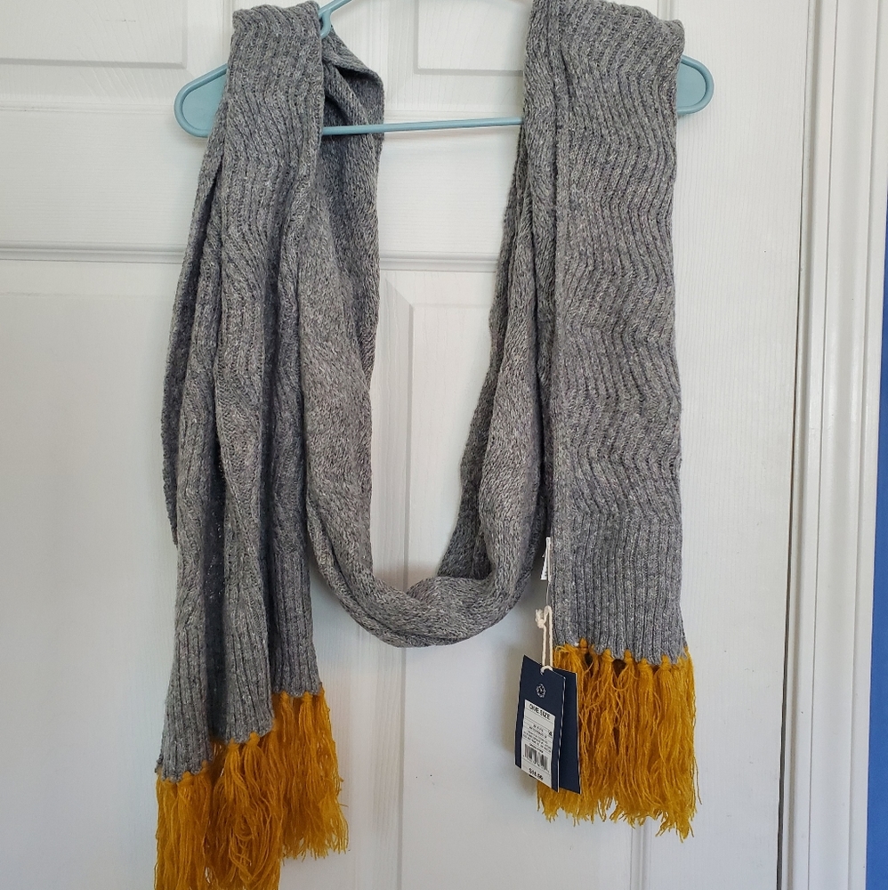 Universal Thread Scarf